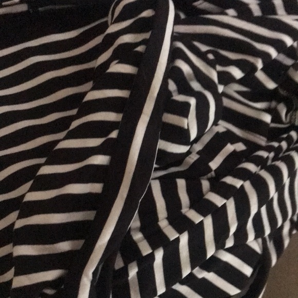 T-shirt Dress with Short Sleeve Rolled Cuff Striped Black & White New With Tags - Picture 3 of 5